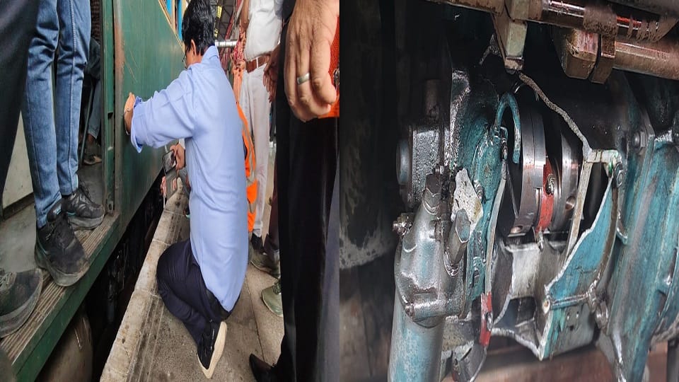 ट्रेन में कंप्रेशर को देखते रेलवे कर्मी