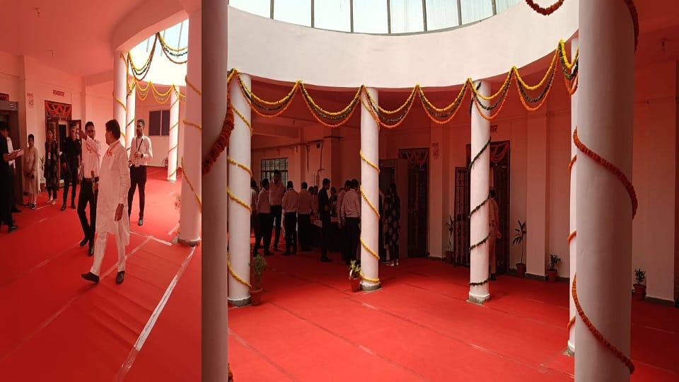 कलेक्ट्रेट सजाया गया