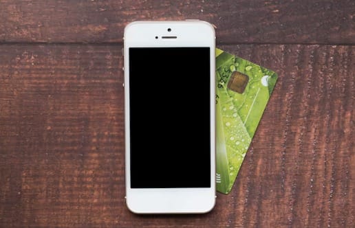 Smartphone Tips: पुराना होते ही क्यों हैंग होने लगता है मोबाइल? जानिए असली वजह और स्पीड बढ़ाने के आसान तरीके