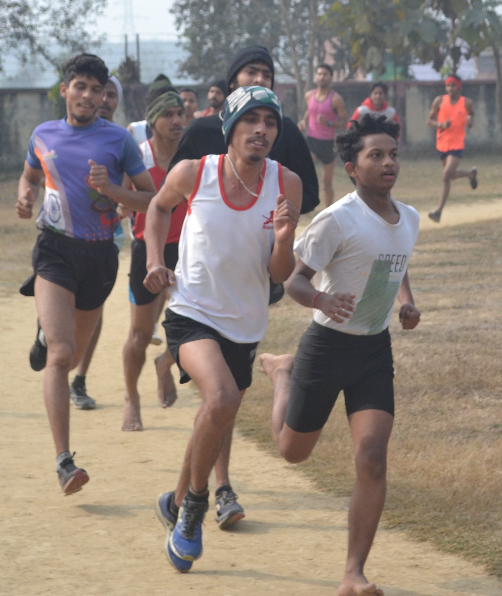 शामली में राष्ट्रीय युवा दिवस दौड लगाती छात्राएं शामली में राष्ट्रीय युवा दिवस दौड लगाती छात्राएं
