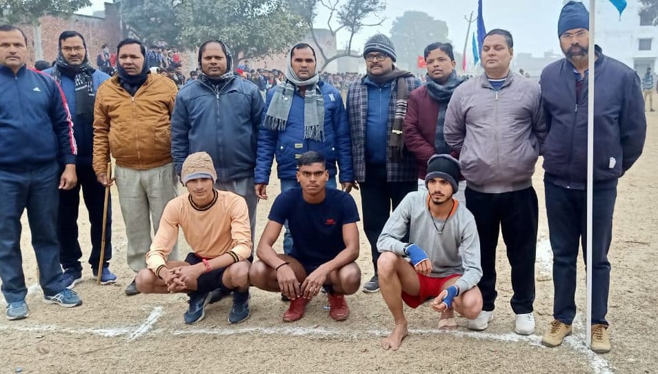 शामली में राष्ट्रीय युवा दिवस दौड लगाती छात्राएं शामली में राष्ट्रीय युवा दिवस दौड लगाती छात्राएं