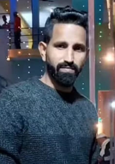कोतवाली मंडी क्षेत्र के मोहल्ला गोटेशाह पर युवक की मौत के बाद जिला अस्पताल पर गमजदा परिजन