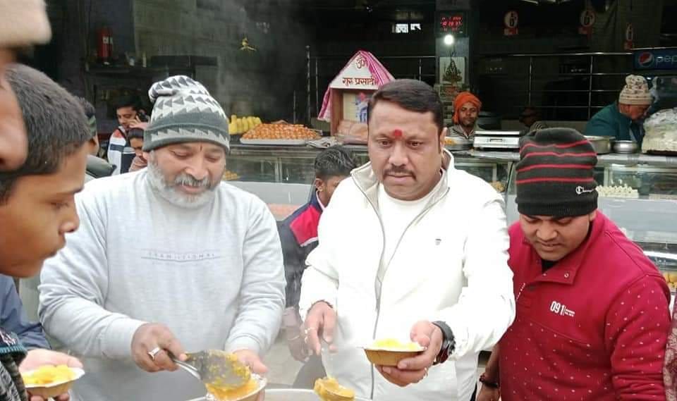 शामली मेपल्स एकेडमी में मकर संक्रांति पर शिक्षकों को खिचड़ी का वितरण करती छात्राएं। शामली मेपल्स एकेडमी में मकर संक्रांति पर शिक्षकों को खिचड़ी का वितरण करती छात्राएं।