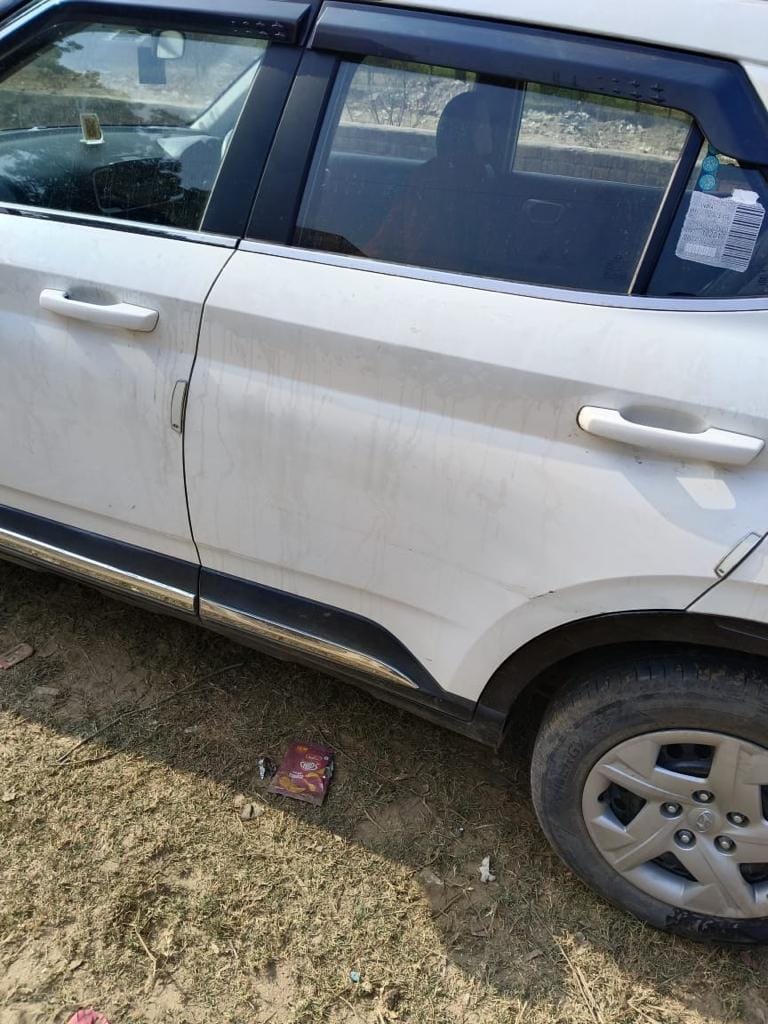 नीलम सिंह, कार खरीदार