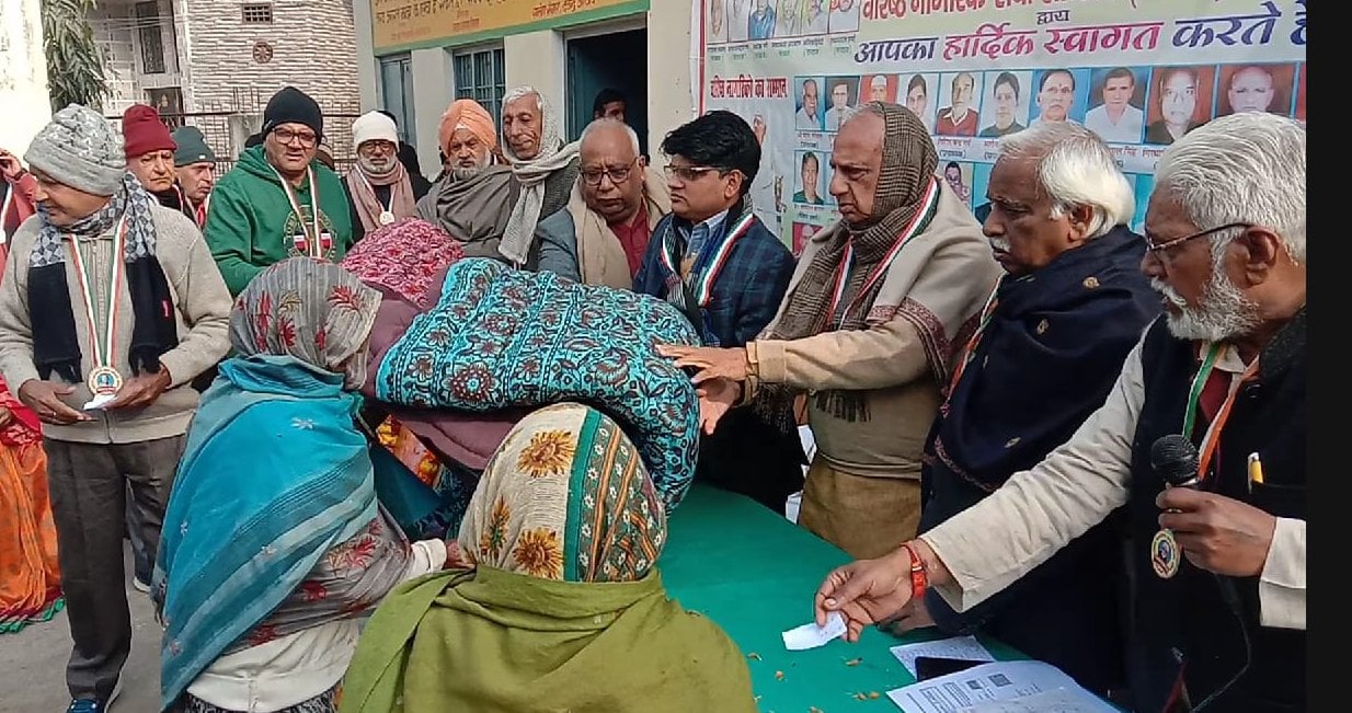 शामली रात्री में धीमानपुरा मार्ग पर फैला कोहरा शामली रात्री में धीमानपुरा मार्ग पर फैला कोहरा