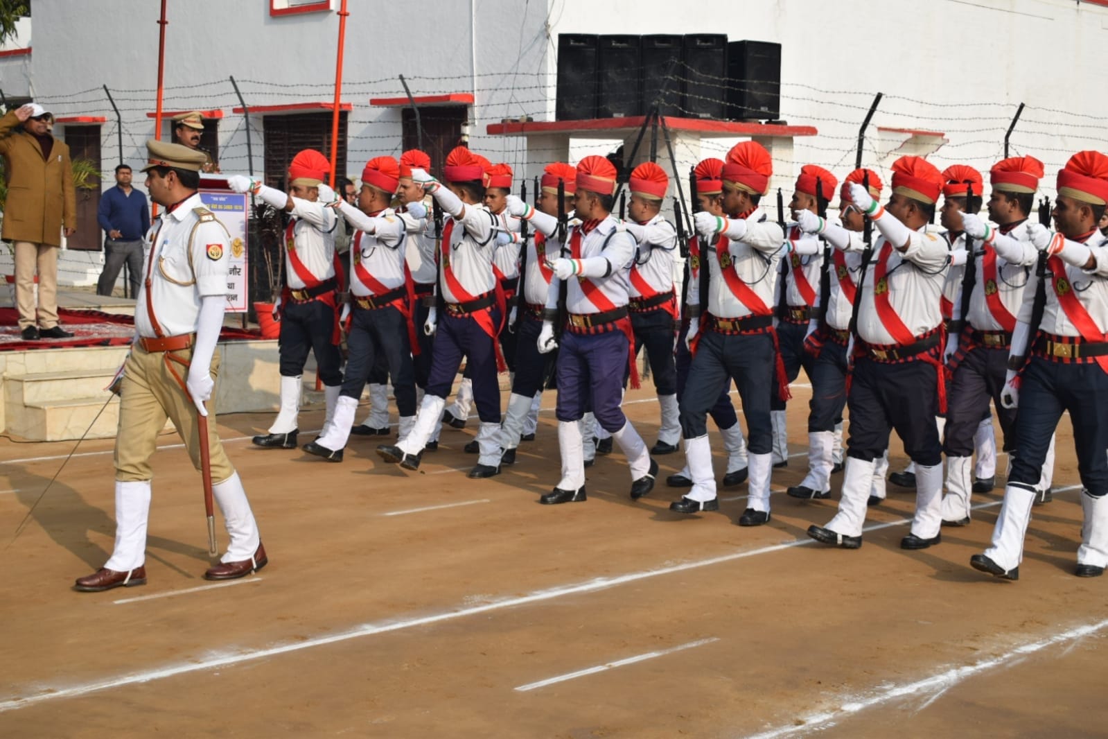बिजनौर पुलिस लाइन में गणतंत्र दिवस की परेड की तैैयारी का अभ्यास करती महिला पुलिसकर्मी। बिजनौर पुलिस लाइन में गणतंत्र दिवस की परेड की तैैयारी का अभ्यास करती महिला पुलिसकर्मी।