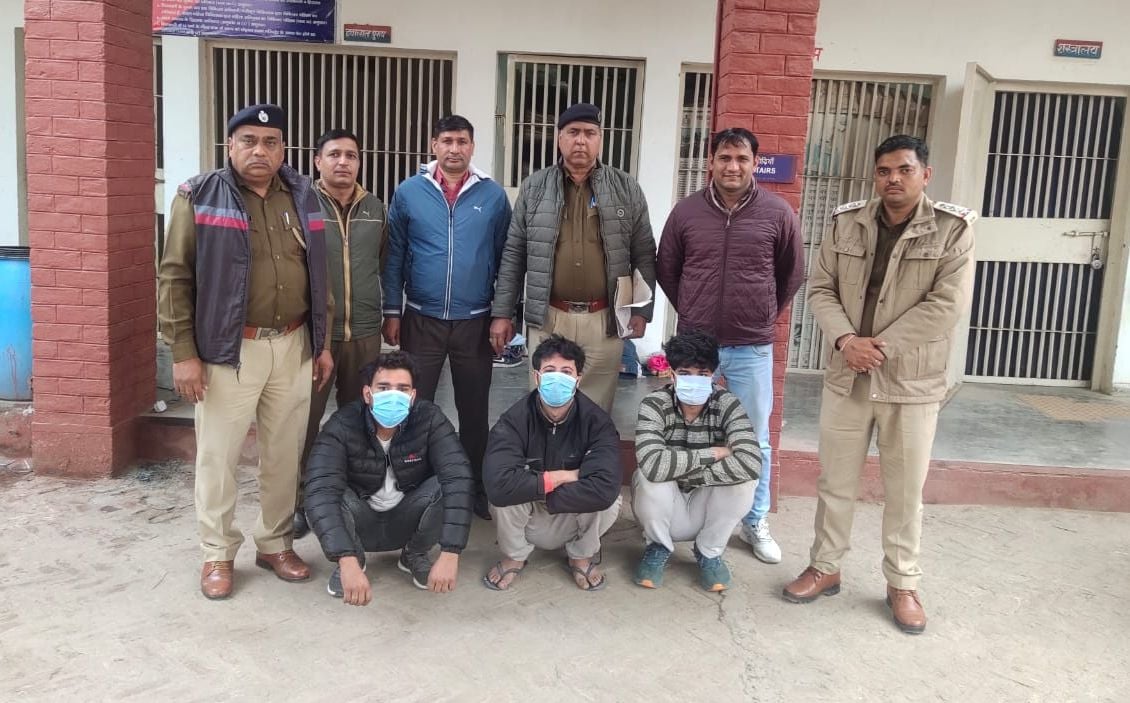 फोटो :38: गोहाना में हत्या के मामले में गिरफ्तार आरोपी पुलिस टीम के साथ। फोटो :38: गोहाना में हत्या के मामले में गिरफ्तार आरोपी पुलिस टीम के साथ।