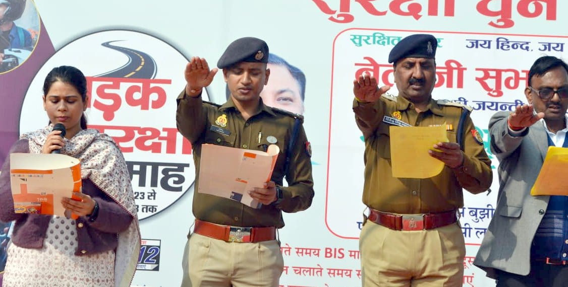 शामली माजरा रोड पर देव गार्डन के पास मानव श्रृंखला बना कर शपथ दिलाती डीएम जसतीत कौर शामली माजरा रोड पर देव गार्डन के पास मानव श्रृंखला बना कर शपथ दिलाती डीएम जसतीत कौर