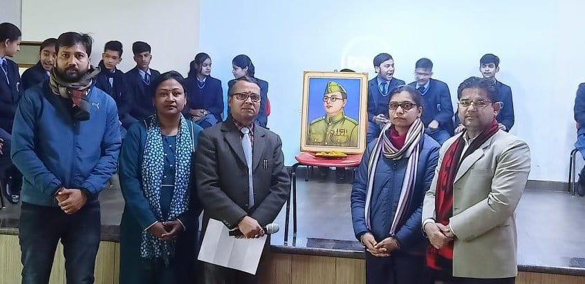 शामली शिव चौक पर  नेता जी सुभाष चन्द्र बोस की जयंती पर कार्यक्रम में भाग लेती महिलाएं