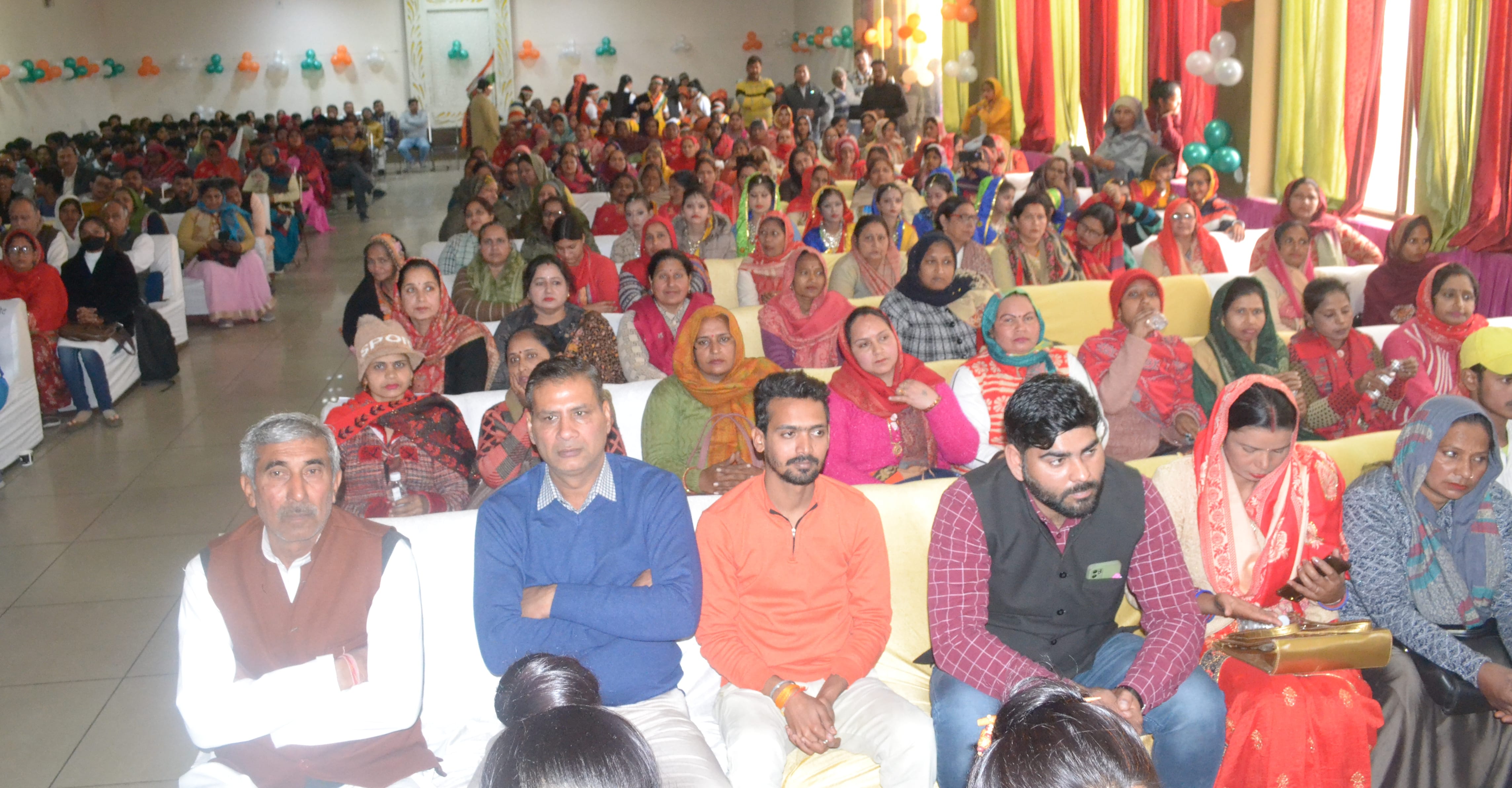 शामली दिल्ली रोड स्थित सिटी ग्रीन में उत्तर प्रदेश दिवस समारोह में बोलते सांसद प्रदीप चौधरी। शामली दिल्ली रोड स्थित सिटी ग्रीन में उत्तर प्रदेश दिवस समारोह में बोलते सांसद प्रदीप चौधरी।