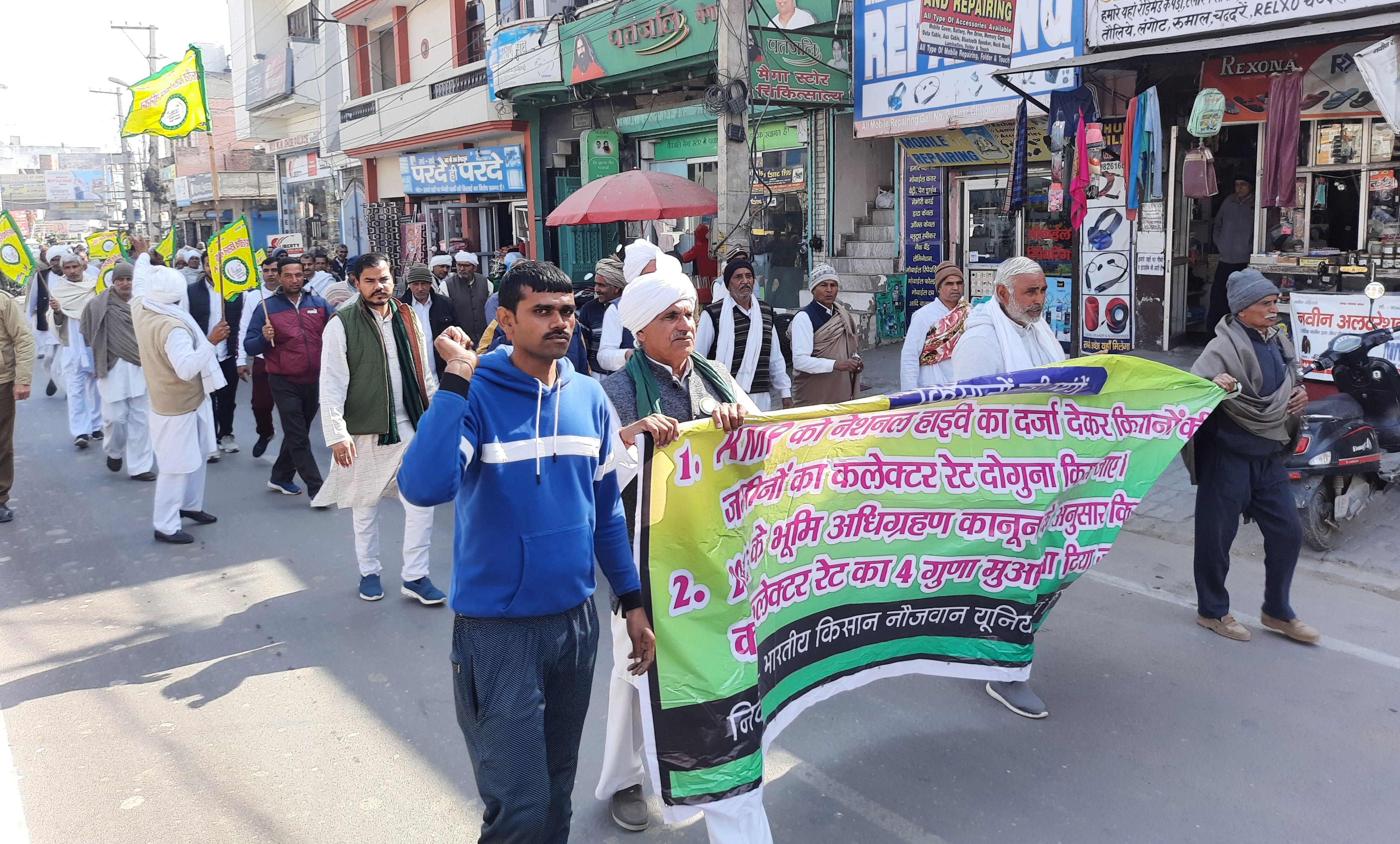 फोटो 01: सोनीपत शहर में जुलूस निकाल लघु सचिवालय की तरफ जाते किसान। संवाद फोटो 01: सोनीपत शहर में जुलूस निकाल लघु सचिवालय की तरफ जाते किसान। संवाद