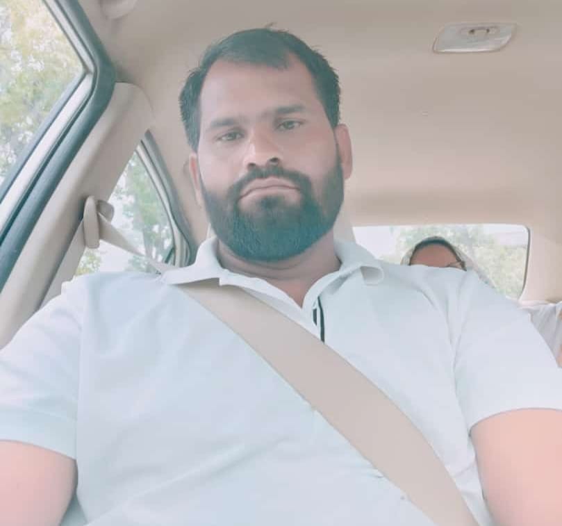 खतौली गांव अंतवाड़ा में गोली लगने के बाद थाने पहुंचे ग्रामीण। खतौली गांव अंतवाड़ा में गोली लगने के बाद थाने पहुंचे ग्रामीण।
