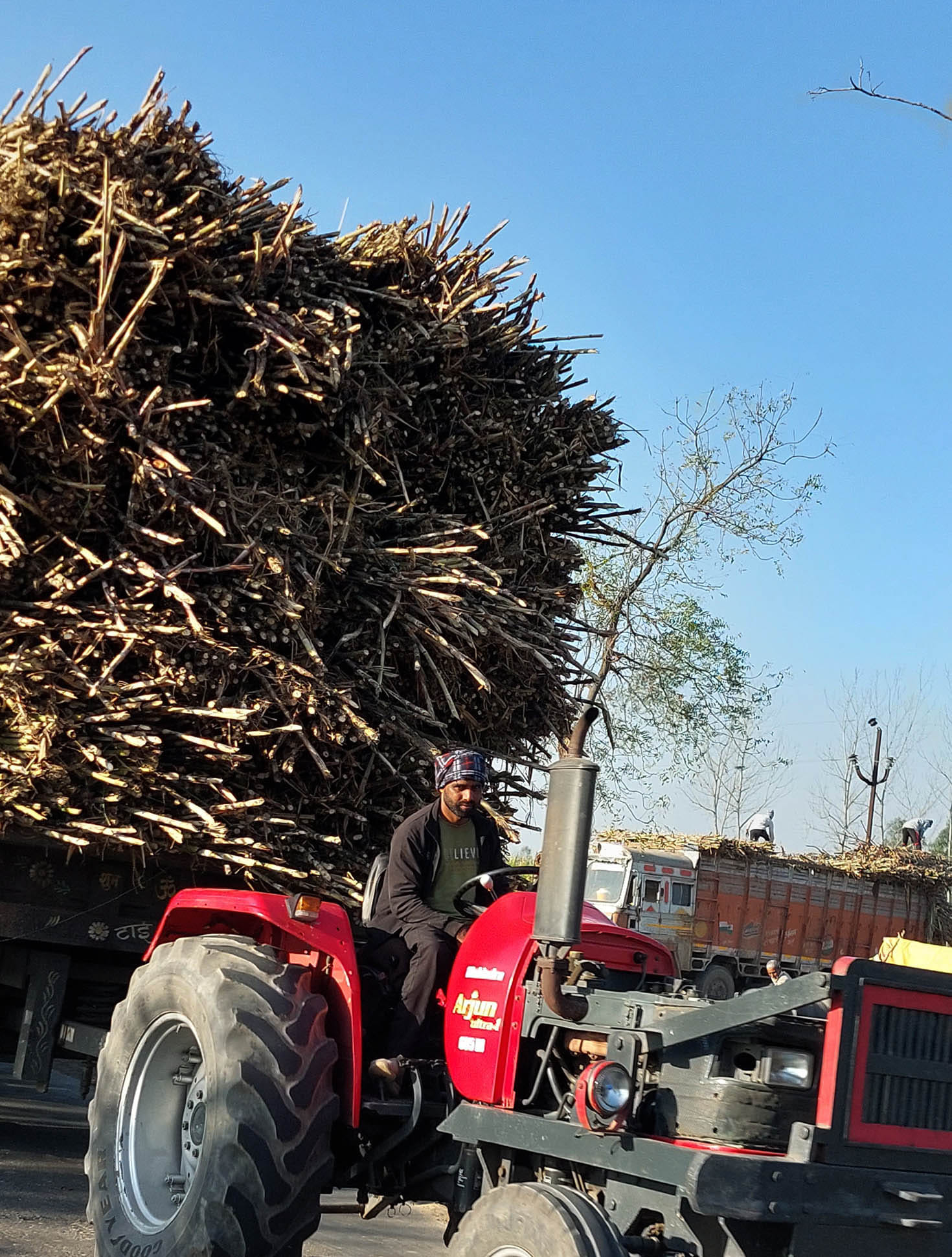 चरथावल-थानाभवन मार्ग पर जगह-जगह बनें गड्ढें