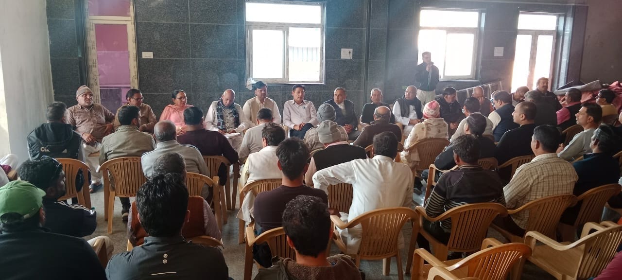 फोटो-24 पंजाबी धर्मशाला में बैठक को संबोधित करते हुए सामाजिक संस्था के प्रतिनिधि।संवाद