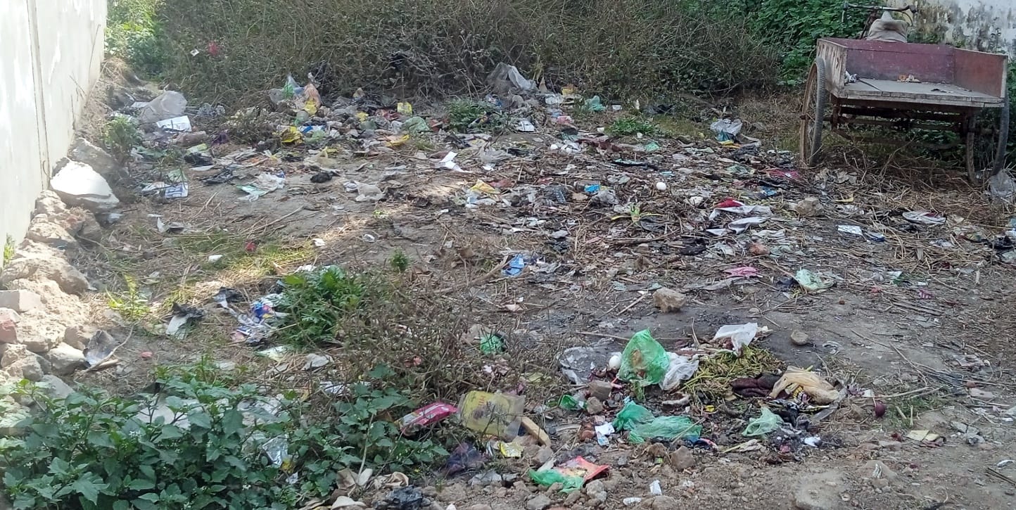 शामली के मोहल्ला हाजी कॉलोनी स्थित नई बस्ती में अधूरा पडा सडक का निर्माण कार्य शामली के मोहल्ला हाजी कॉलोनी स्थित नई बस्ती में अधूरा पडा सडक का निर्माण कार्य