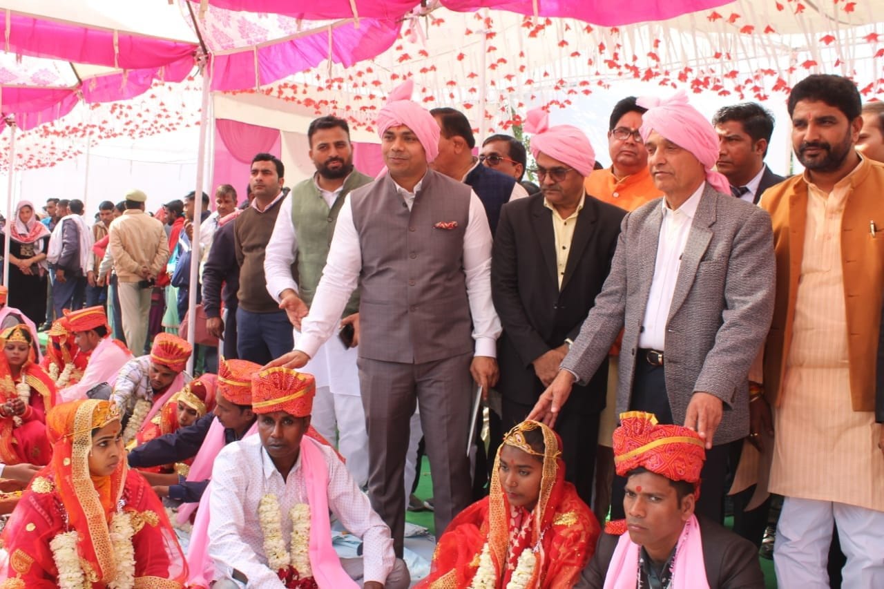 अब रहेगा जीवन भर साथ तुम्हारा: बागपत के इंद्रदेव कॉलेज में आयोजित मुख्यमंत्री सामूहिक विवाह योज अब रहेगा जीवन भर साथ तुम्हारा: बागपत के इंद्रदेव कॉलेज में आयोजित मुख्यमंत्री सामूहिक विवाह योज