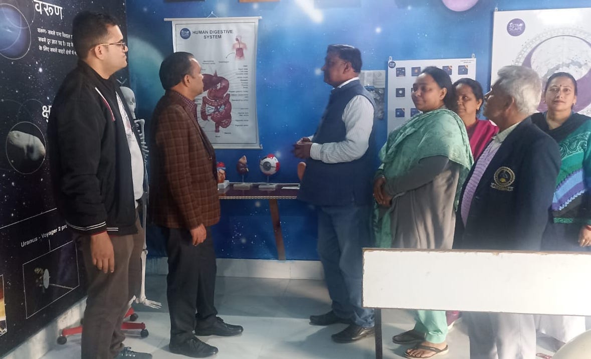 नजीबाबाद के लालूवाला में खगोलीय प्रयोगशाला का निरीक्षण करते बीएसए जय करण यादव। नजीबाबाद के लालूवाला में खगोलीय प्रयोगशाला का निरीक्षण करते बीएसए जय करण यादव।