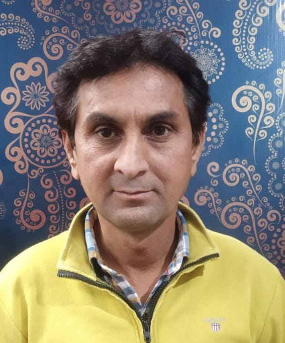 फोटो 30 - मुरथल रोड पर पेचवर्क लगाने का काम करते लोक निर्माण विभाग के कर्मचारी। संवाद फोटो 30 - मुरथल रोड पर पेचवर्क लगाने का काम करते लोक निर्माण विभाग के कर्मचारी। संवाद