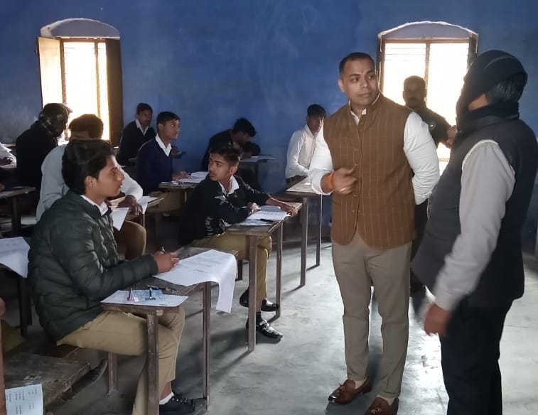 कैसा गया तेरा पेपर, मेरा तो बहुत अच्छा गया पेपर, तो इसी बात कर दे ताली:बागपत के यमुना इंटर कॉले कैसा गया तेरा पेपर, मेरा तो बहुत अच्छा गया पेपर, तो इसी बात कर दे ताली:बागपत के यमुना इंटर कॉले