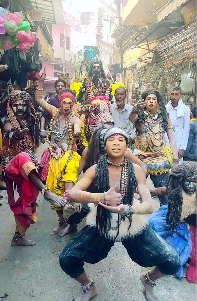 रानी बाजार से शिवरात्रि पर्व निकली शोभा यात्रा में सजी शिवजी की झांकी रानी बाजार से शिवरात्रि पर्व निकली शोभा यात्रा में सजी शिवजी की झांकी