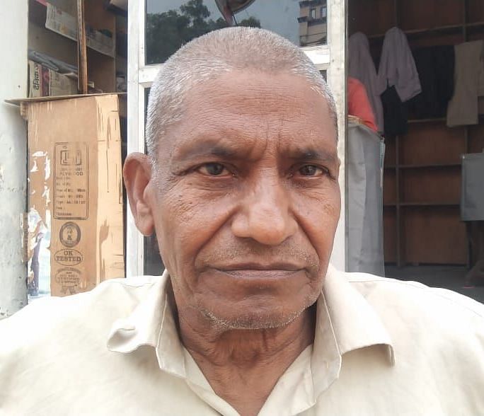 फोटो 03 - गोहाना-बरोदा रोड स्थित रेलवे फाटक बंद होने से जाम में फंसे वाहन चालक। संवाद