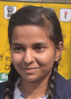 गुरू नानक गर्ल्स कॉलेज से गणित की परीक्षा देकर आती छात्राएं गुरू नानक गर्ल्स कॉलेज से गणित की परीक्षा देकर आती छात्राएं