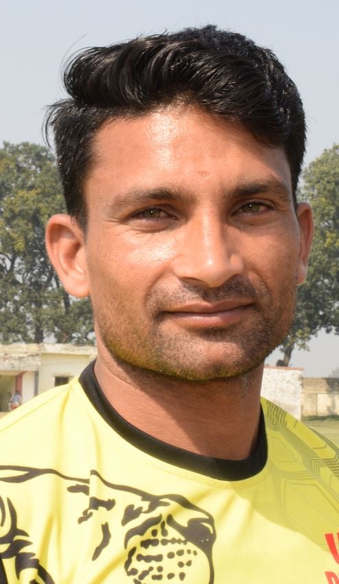 ्पिोर्ट्स स्टेडियम में पुलिस फुटबॉल प्रतियोगिता का खिलाड़ियों से परिचय कर उद्घाटन करते पुलिस अधी ्पिोर्ट्स स्टेडियम में पुलिस फुटबॉल प्रतियोगिता का खिलाड़ियों से परिचय कर उद्घाटन करते पुलिस अधी
