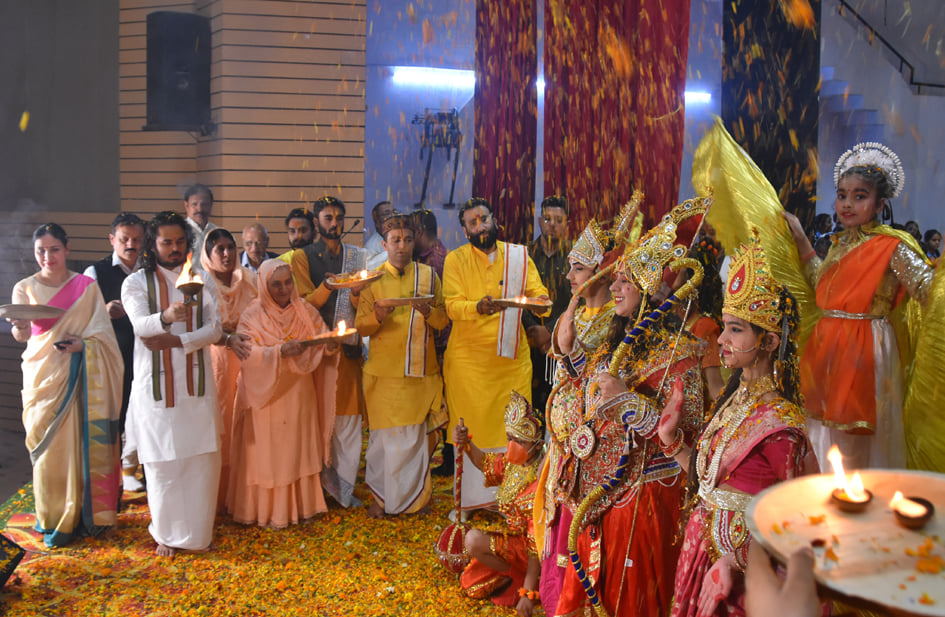 जनमंच में वैष्णवी नृत्यालय द्वारा रामोत्सव कार्यक्रम में सम्मानित युवाचार्य अभय दास जनमंच में वैष्णवी नृत्यालय द्वारा रामोत्सव कार्यक्रम में सम्मानित युवाचार्य अभय दास