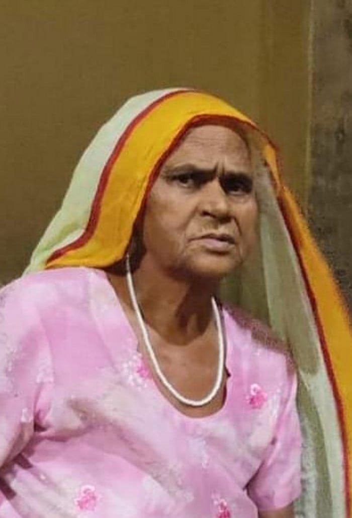 रामपुर मनिहारान के गांव आजमपुर में राज्यमंत्री जसवंत सैनी माता के निधन पर शोक व्यक्त करते हुए ल रामपुर मनिहारान के गांव आजमपुर में राज्यमंत्री जसवंत सैनी माता के निधन पर शोक व्यक्त करते हुए ल