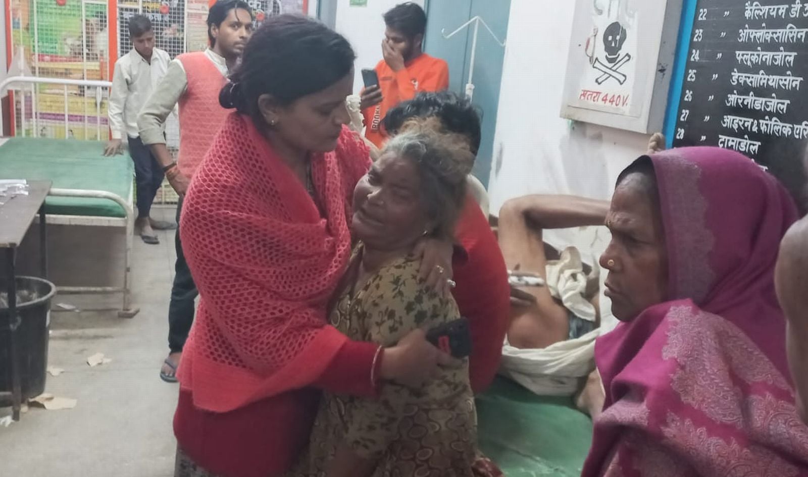 (24 बीडीएन-36)स्वास्थ्य केंद्र में घायलो को देखने पहुची एसडीएम ज्योति शर्मा।संवाद (24 बीडीएन-36)स्वास्थ्य केंद्र में घायलो को देखने पहुची एसडीएम ज्योति शर्मा।संवाद