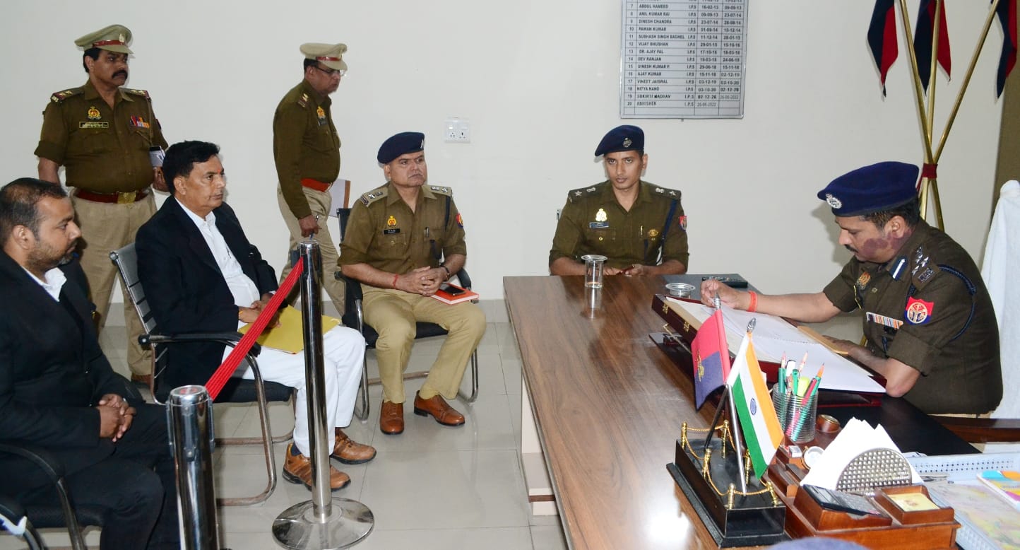 बाबरी थाने का निरीक्षण करते डीआईजी अजय साहनी। बाबरी थाने का निरीक्षण करते डीआईजी अजय साहनी।