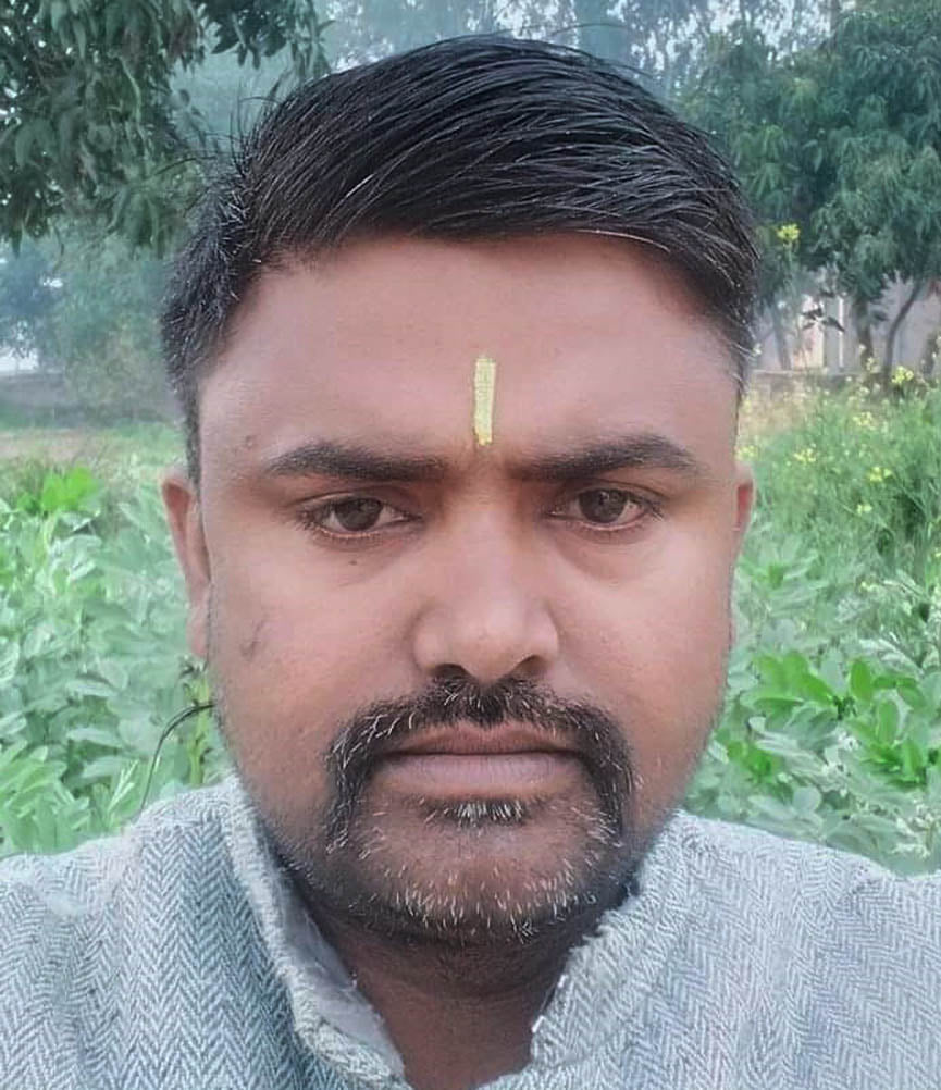 दूधली के उदय की बागवानी में बादाम के पेड़ पर आया फूल