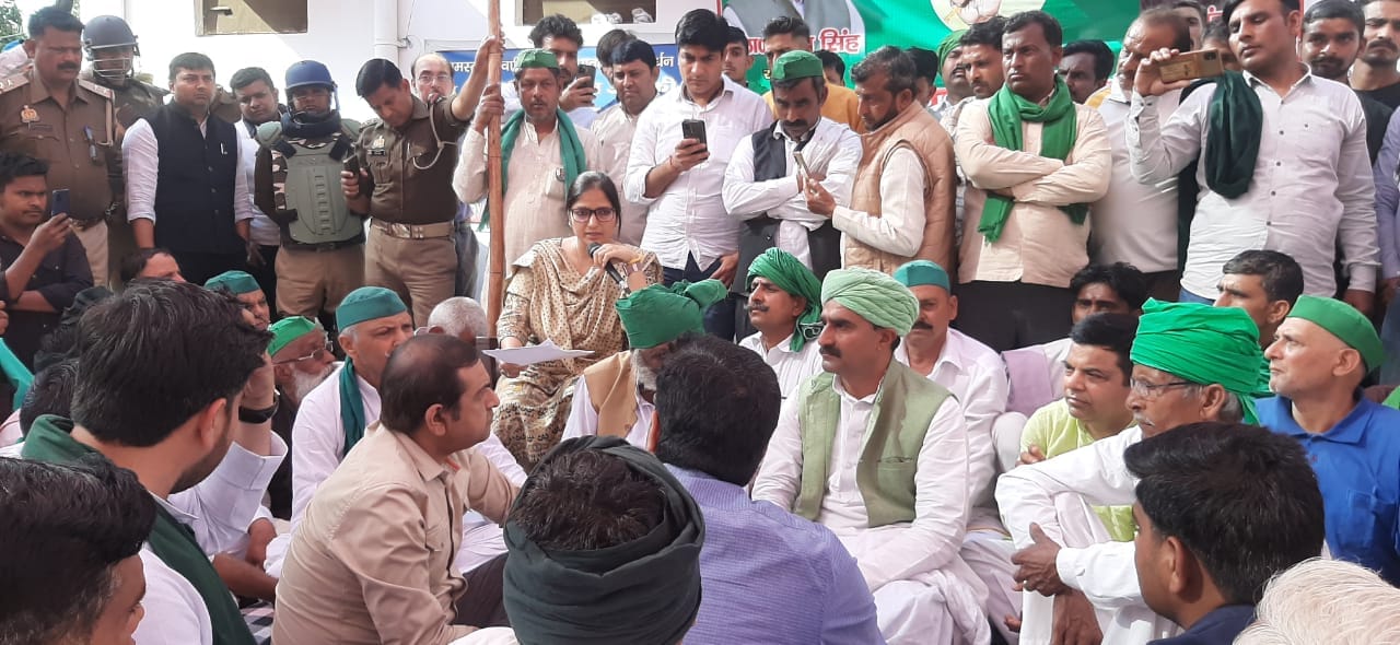 बड़गांव की महापंचायत में उमड़े किसान बड़गांव की महापंचायत में उमड़े किसान