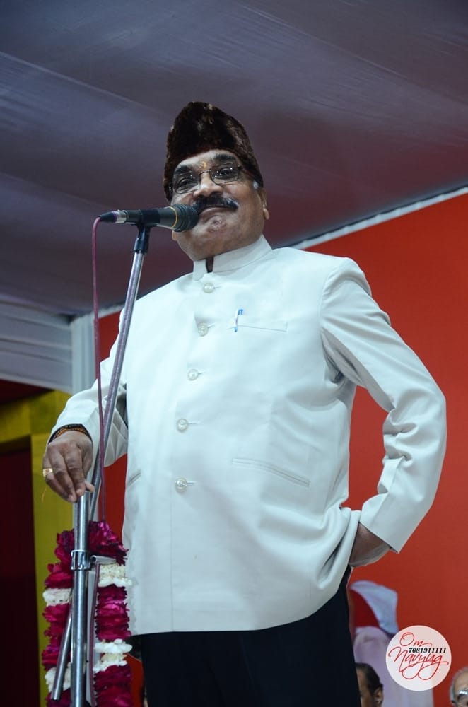 मुमुक्षु महोत्सव में योद्धा के हावभाव में आल्हा प्रस्तुत करतीं शीलू सिंह राजपूत मुमुक्षु महोत्सव में योद्धा के हावभाव में आल्हा प्रस्तुत करतीं शीलू सिंह राजपूत