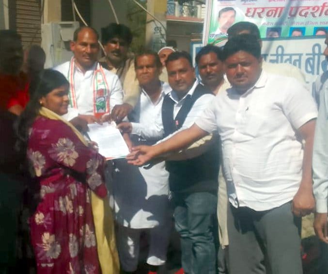 मोहल्ला लाजपतराय में महिला गुलाबी संगठन की बैठक में मौजूद पदाधिकारी मोहल्ला लाजपतराय में महिला गुलाबी संगठन की बैठक में मौजूद पदाधिकारी