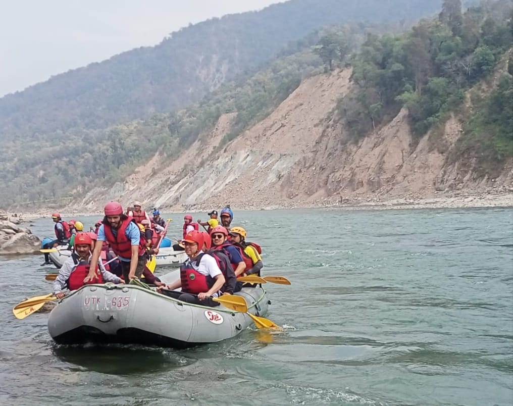 पूर्णागिरि मेले के उद्घाटन कार्यक्रम में कलश यात्रा के साथ मुख्यमंत्री का स्वागत करती महिलाएं। 