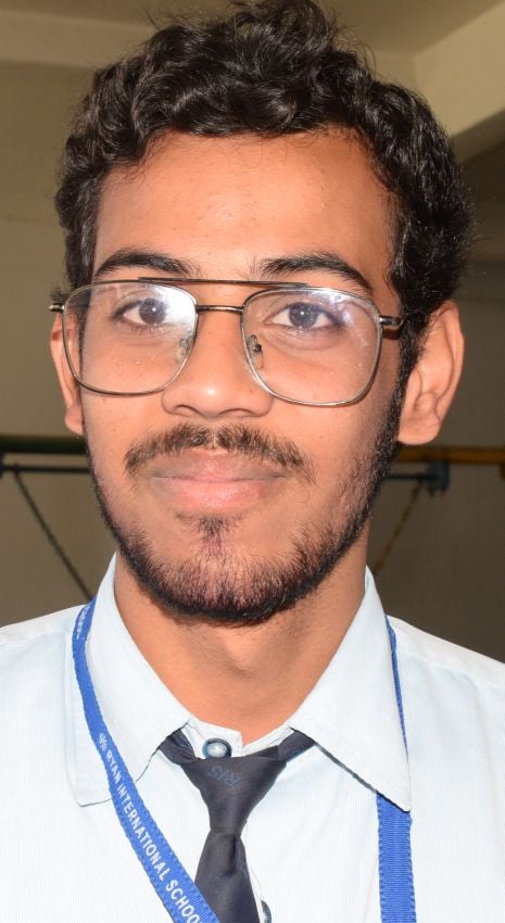 तक्षशिला पब्लिक स्कूल से गणित का पेपर देकर निकलते सीबीएसई के परीक्षार्थी । संवाद तक्षशिला पब्लिक स्कूल से गणित का पेपर देकर निकलते सीबीएसई के परीक्षार्थी । संवाद
