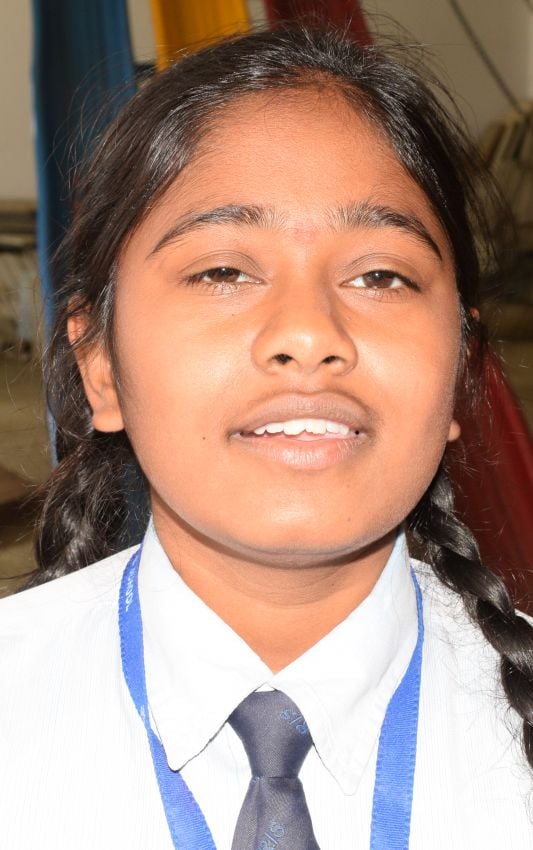 तक्षशिला पब्लिक स्कूल से गणित का पेपर देकर निकलते सीबीएसई के परीक्षार्थी । संवाद तक्षशिला पब्लिक स्कूल से गणित का पेपर देकर निकलते सीबीएसई के परीक्षार्थी । संवाद