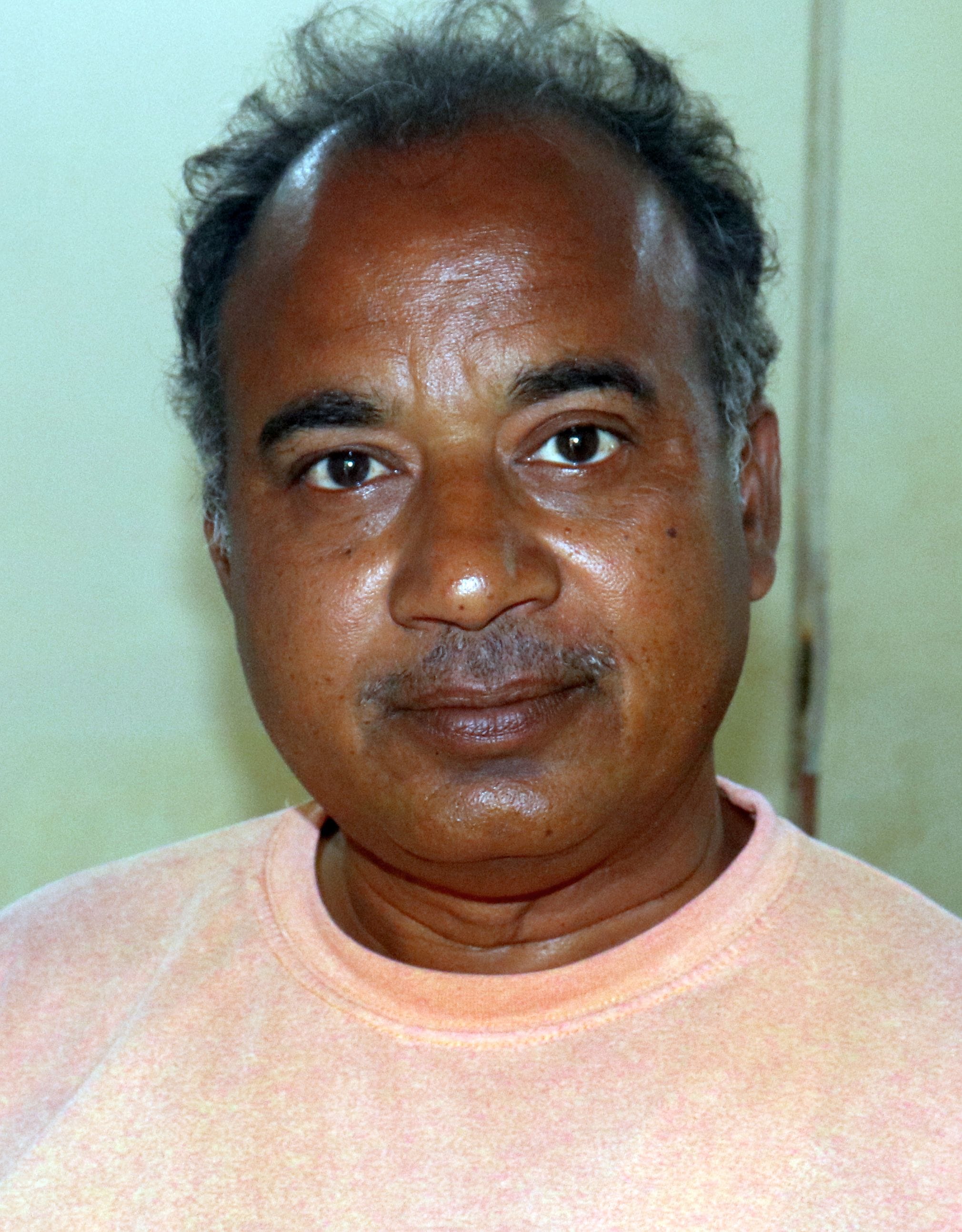 शाहजहांपुर खेल स्टेडियम में खराब पड़ी सड़क।संवाद शाहजहांपुर खेल स्टेडियम में खराब पड़ी सड़क।संवाद