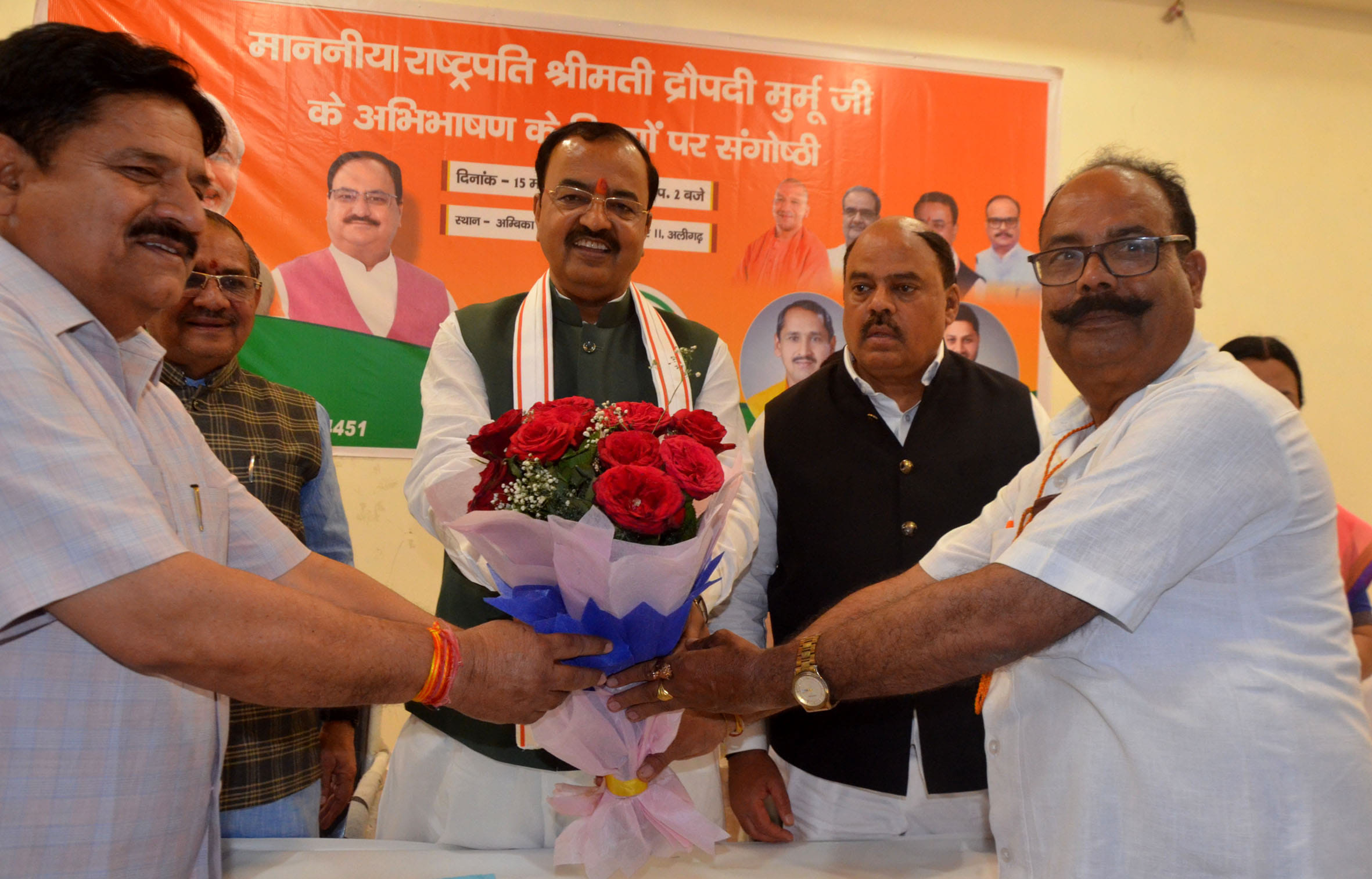उप मुख्यमंत्री का स्वागत करते विधायक रवेंद्र पाल सिंह। उप मुख्यमंत्री का स्वागत करते विधायक रवेंद्र पाल सिंह।