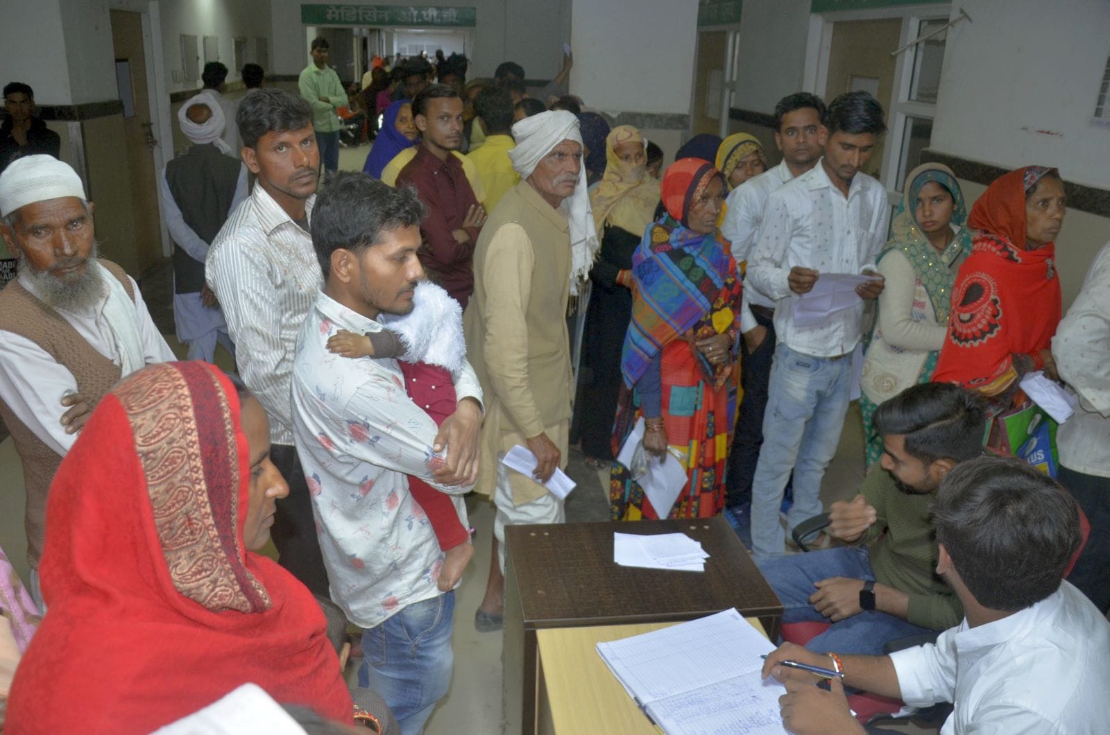 (16 बीडीएन-22)मेडीकल कॉलेज में हड़ताल करते डॉक्टर।संवाद
