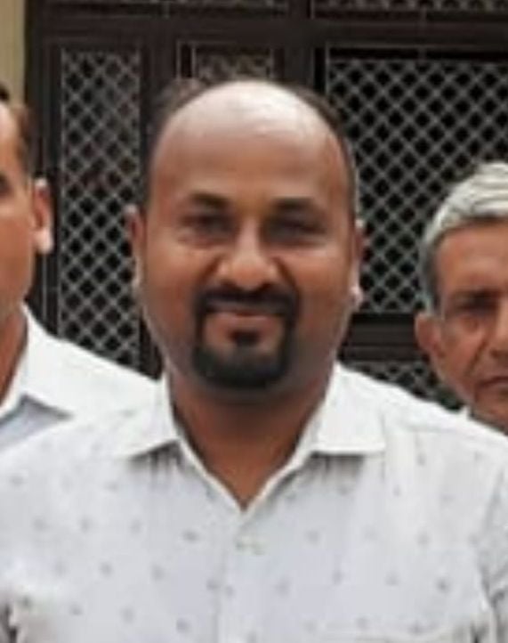 फोटो 06- गोहाना अनाज मंडी में बैठक के बाद आढ़तियों के साथ हैफेड के डीएम उमाकांत शर्मा व अन्य। फोटो 06- गोहाना अनाज मंडी में बैठक के बाद आढ़तियों के साथ हैफेड के डीएम उमाकांत शर्मा व अन्य।