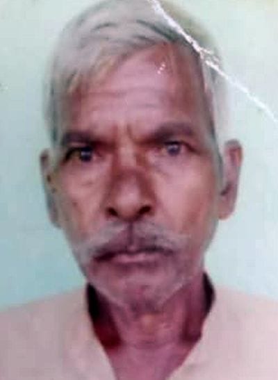(18 बीडीएन-21)जरीफनगर के दहगवां में घटना की जानकारी लेते सहसवान सीओ चन्द्रपाल सिंह।संवाद (18 बीडीएन-21)जरीफनगर के दहगवां में घटना की जानकारी लेते सहसवान सीओ चन्द्रपाल सिंह।संवाद