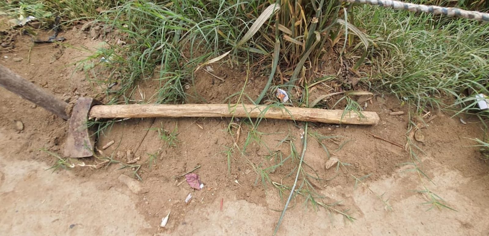 (18 बीडीएन-21)जरीफनगर के दहगवां में घटना की जानकारी लेते सहसवान सीओ चन्द्रपाल सिंह।संवाद (18 बीडीएन-21)जरीफनगर के दहगवां में घटना की जानकारी लेते सहसवान सीओ चन्द्रपाल सिंह।संवाद