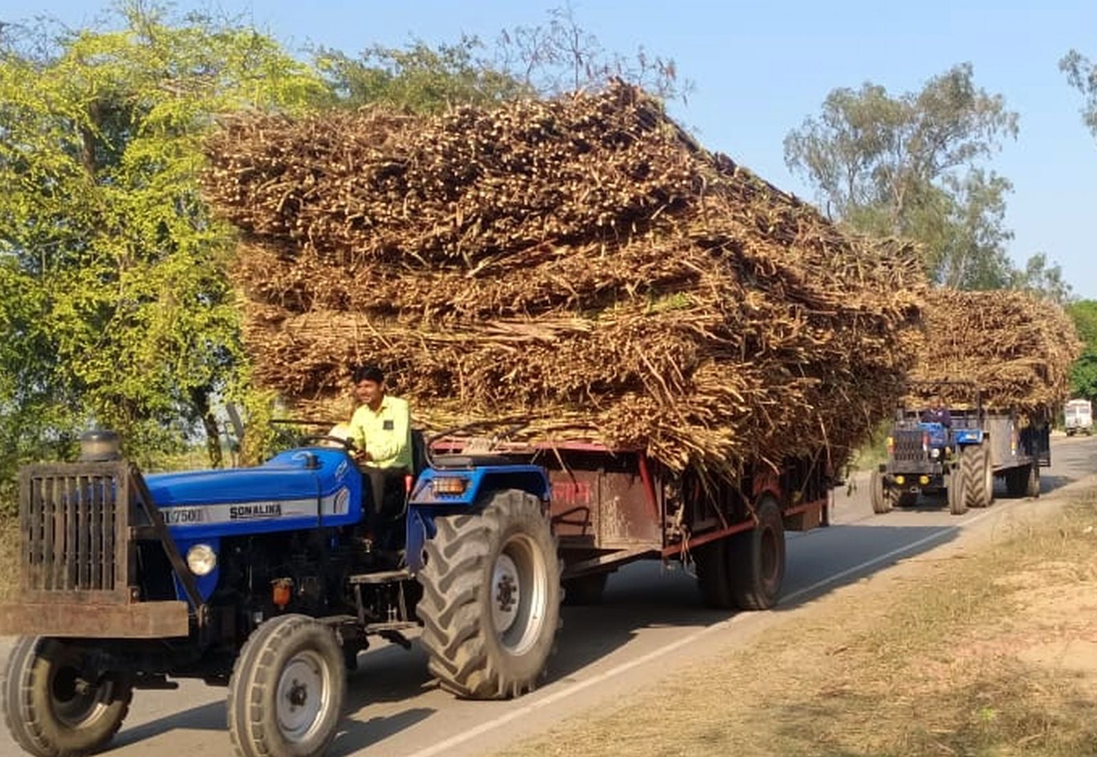 (22 बीडीएन-25)पोस्टमार्टम हाउस पर मौजूद मृतकों के परिजन।संवाद (22 बीडीएन-25)पोस्टमार्टम हाउस पर मौजूद मृतकों के परिजन।संवाद