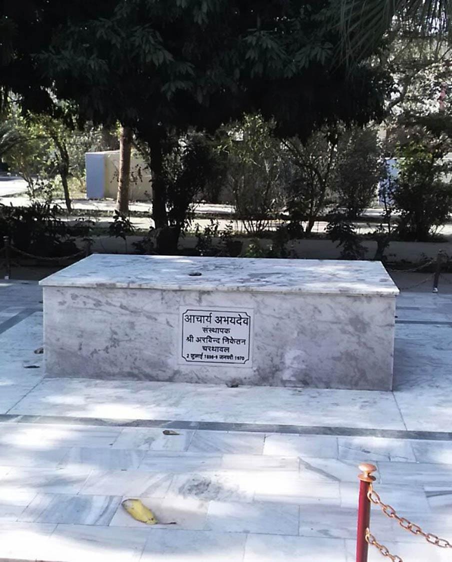 आचार्य अभय देव का फाइल फोटो। आचार्य अभय देव का फाइल फोटो।