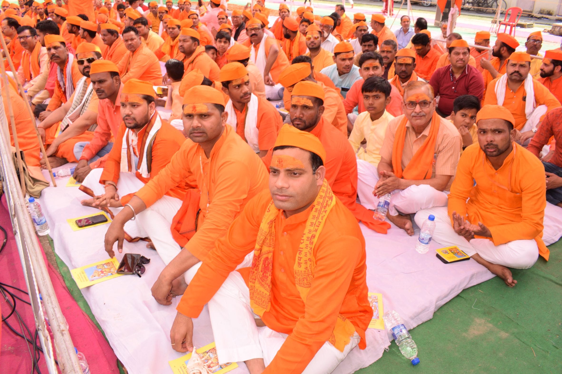 शाहजहांपुर में भारतीय नव वर्ष पर निकाली गई शोभा यात्राा में डमरु बजाते भगवा सुंदर कांड समिति का शाहजहांपुर में भारतीय नव वर्ष पर निकाली गई शोभा यात्राा में डमरु बजाते भगवा सुंदर कांड समिति का
