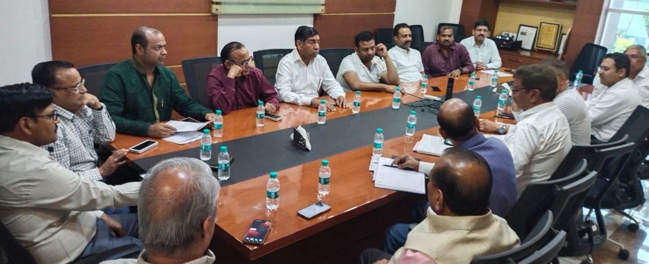 शामली इंडस्ट्रियल एरिया के केरियर व्हील्स प्राइवेट लिमिटेड में आयोजित बैठक में विद्युत विभाग शामली इंडस्ट्रियल एरिया के केरियर व्हील्स प्राइवेट लिमिटेड में आयोजित बैठक में विद्युत विभाग