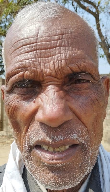 खेत में गिरी गेहूं की फसल। संवाद खेत में गिरी गेहूं की फसल। संवाद