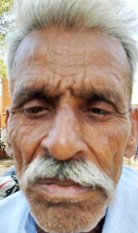 खेत में गिरी गेहूं की फसल। संवाद खेत में गिरी गेहूं की फसल। संवाद